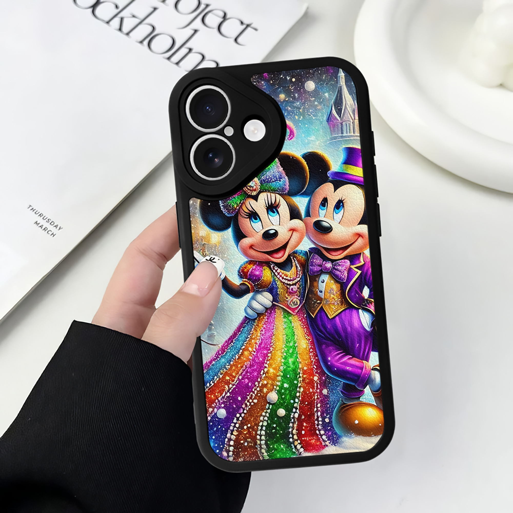 （画像用） ミッキーマウス Mickey Mouse 【iPhone 16シリーズ対応】シリコンスマホケース（レザー調） 材質：シリコン